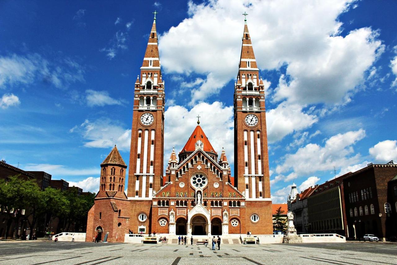 Szeged Suncity Apartman Buitenkant foto